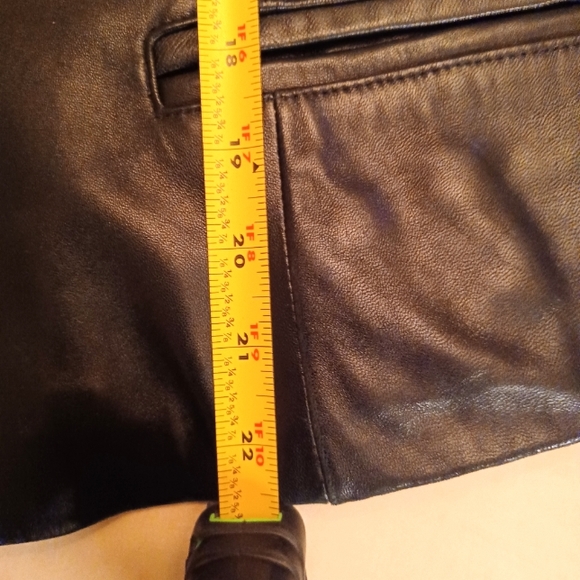 Vintage Hard Rock Cafe Women's Leather Jacket - Picture 11 of 16